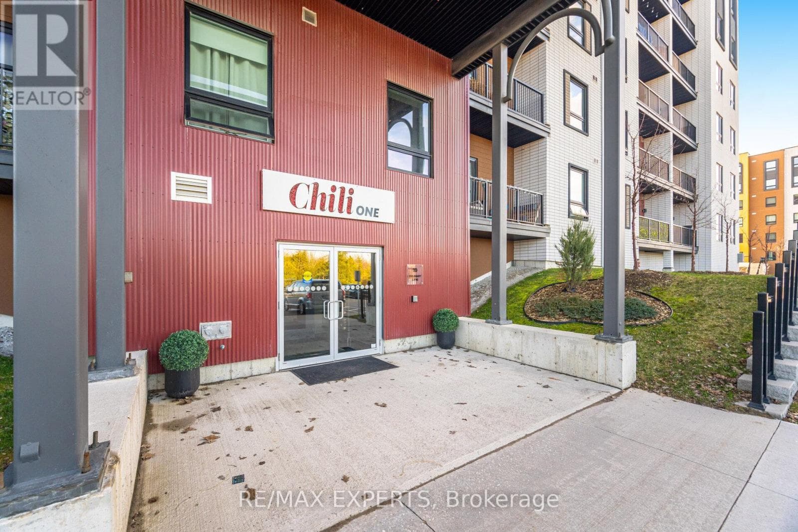 605 - 10 CULINARY LANE photo 2
