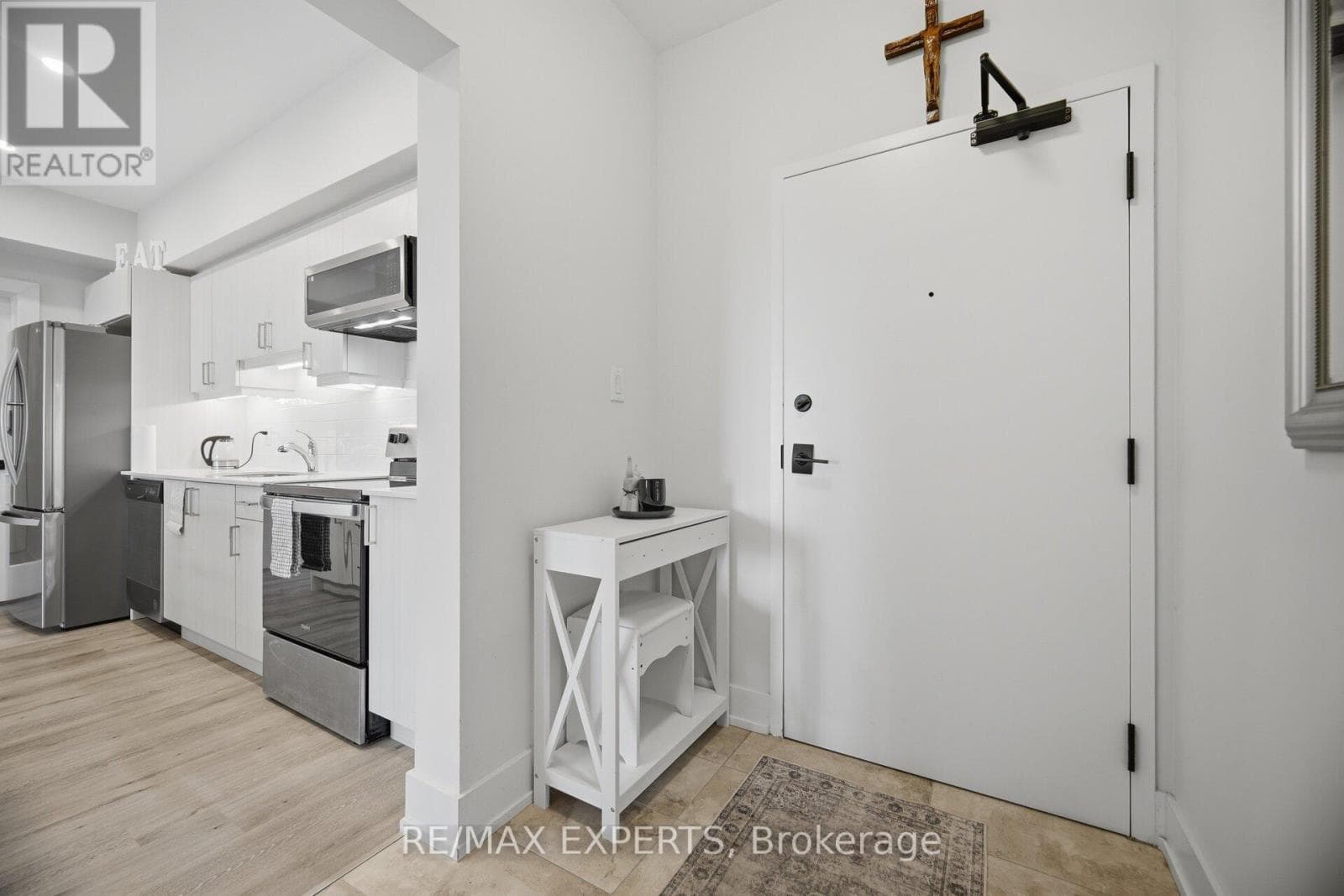 605 - 10 CULINARY LANE photo 5