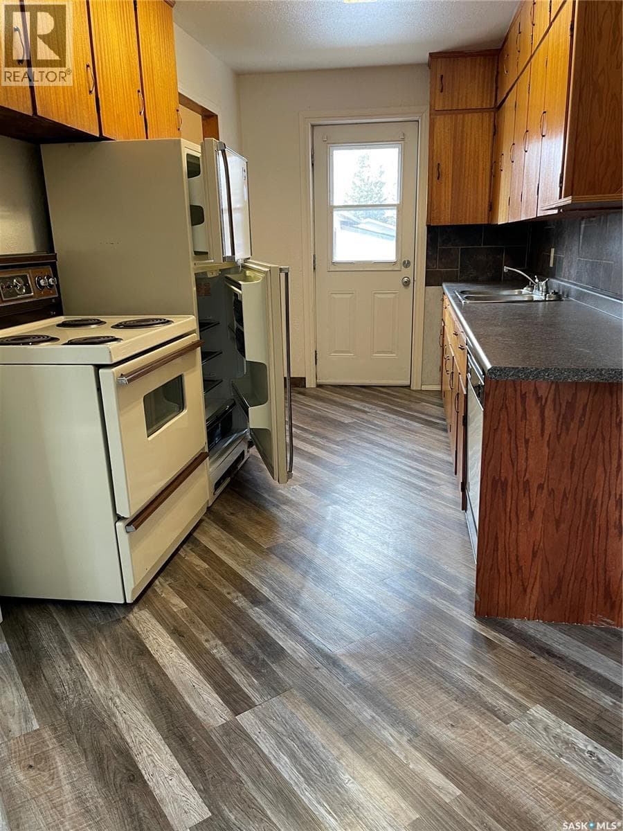 406 Southesk STREET — photo 5