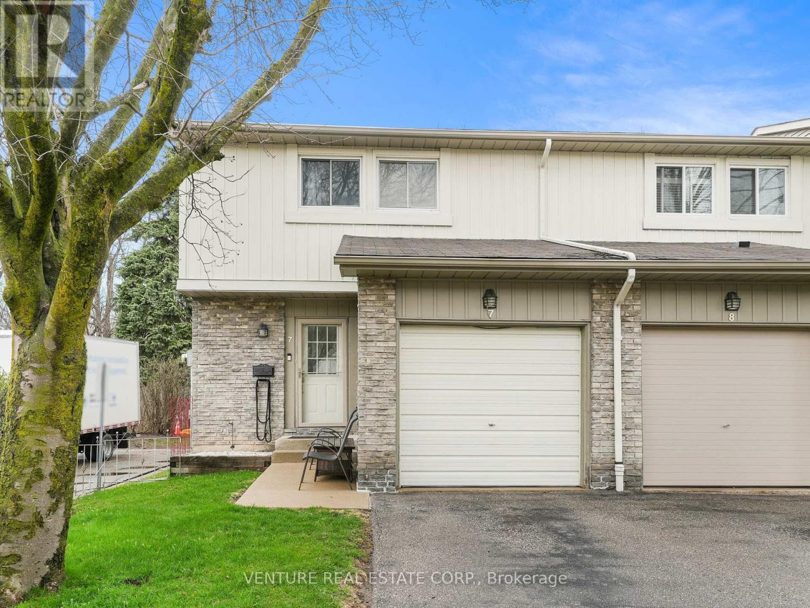 3 bed 2 bath single family at 7 - 6779 GLEN ERIN DRIVE — $739,900