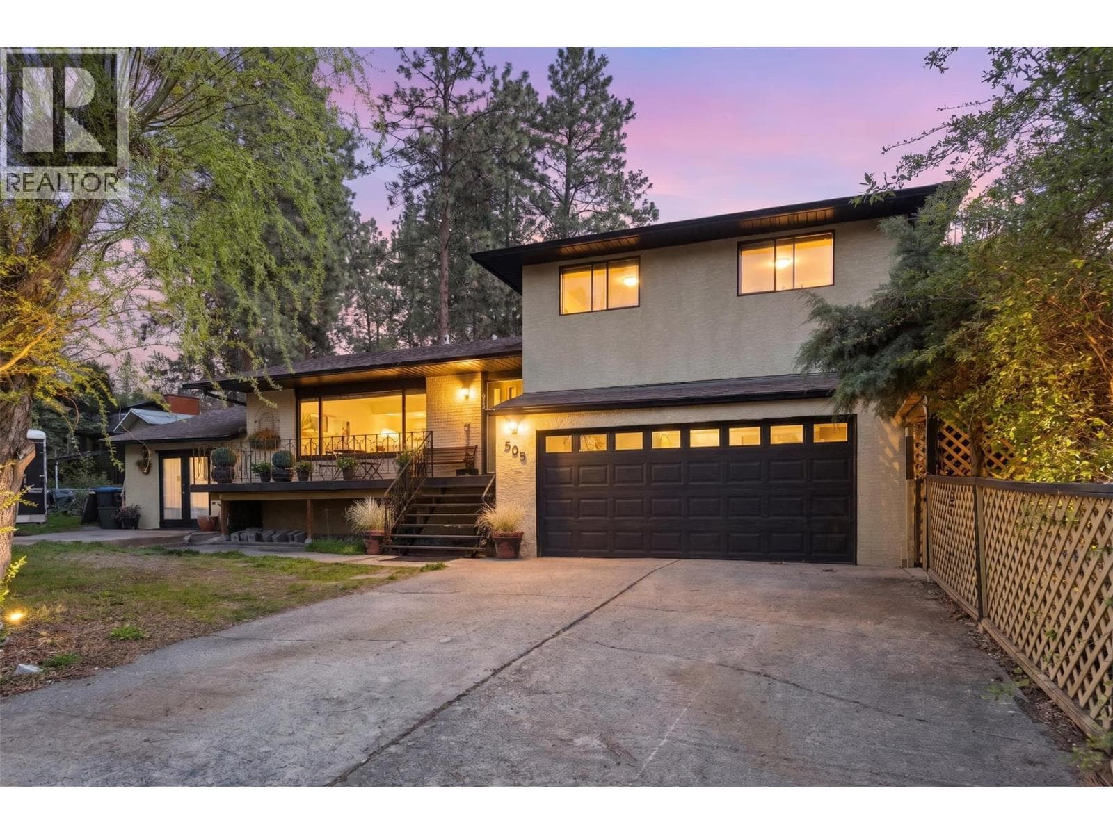599 Clifton Road S photo 2