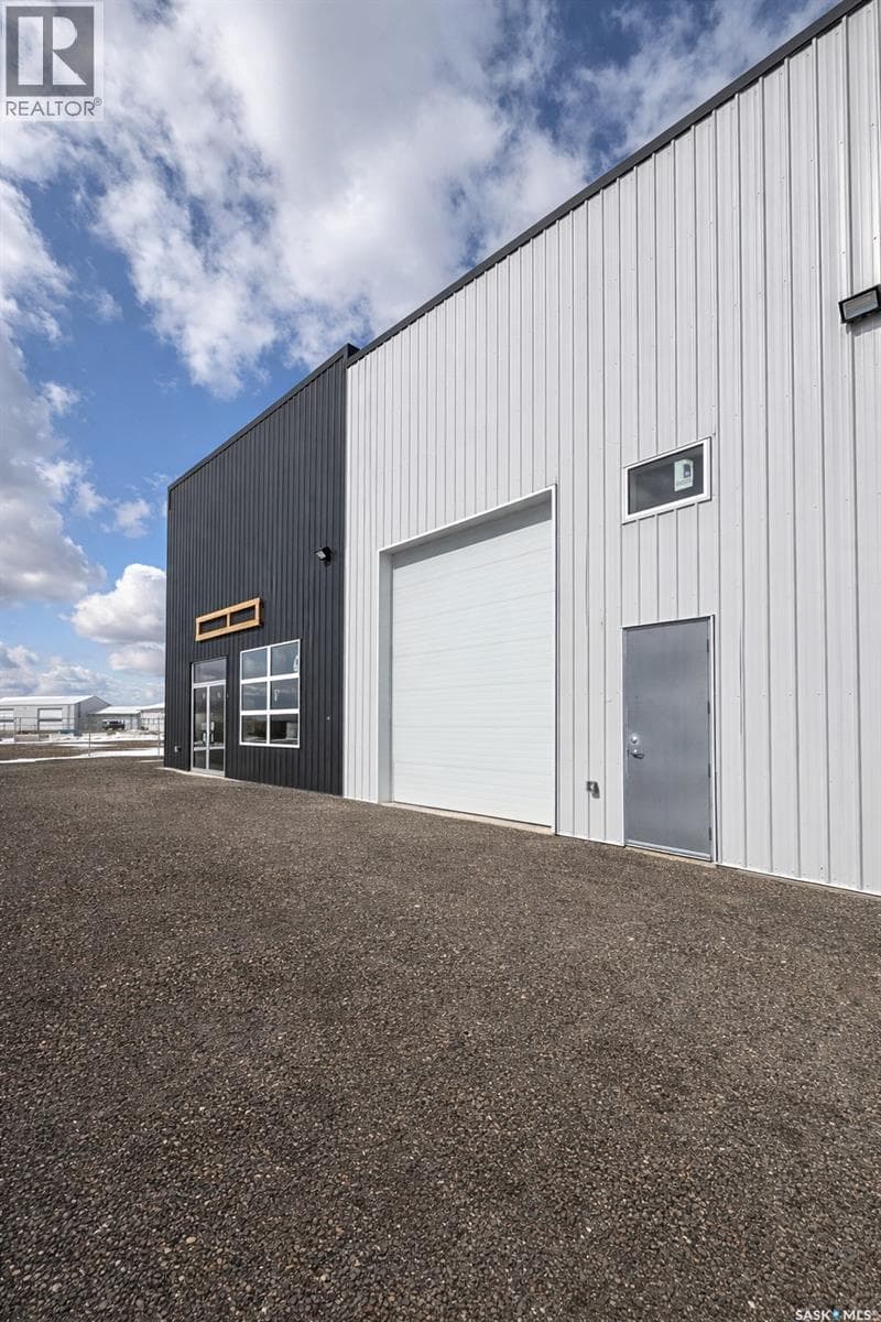9&10 213 Service ROAD W — photo 2