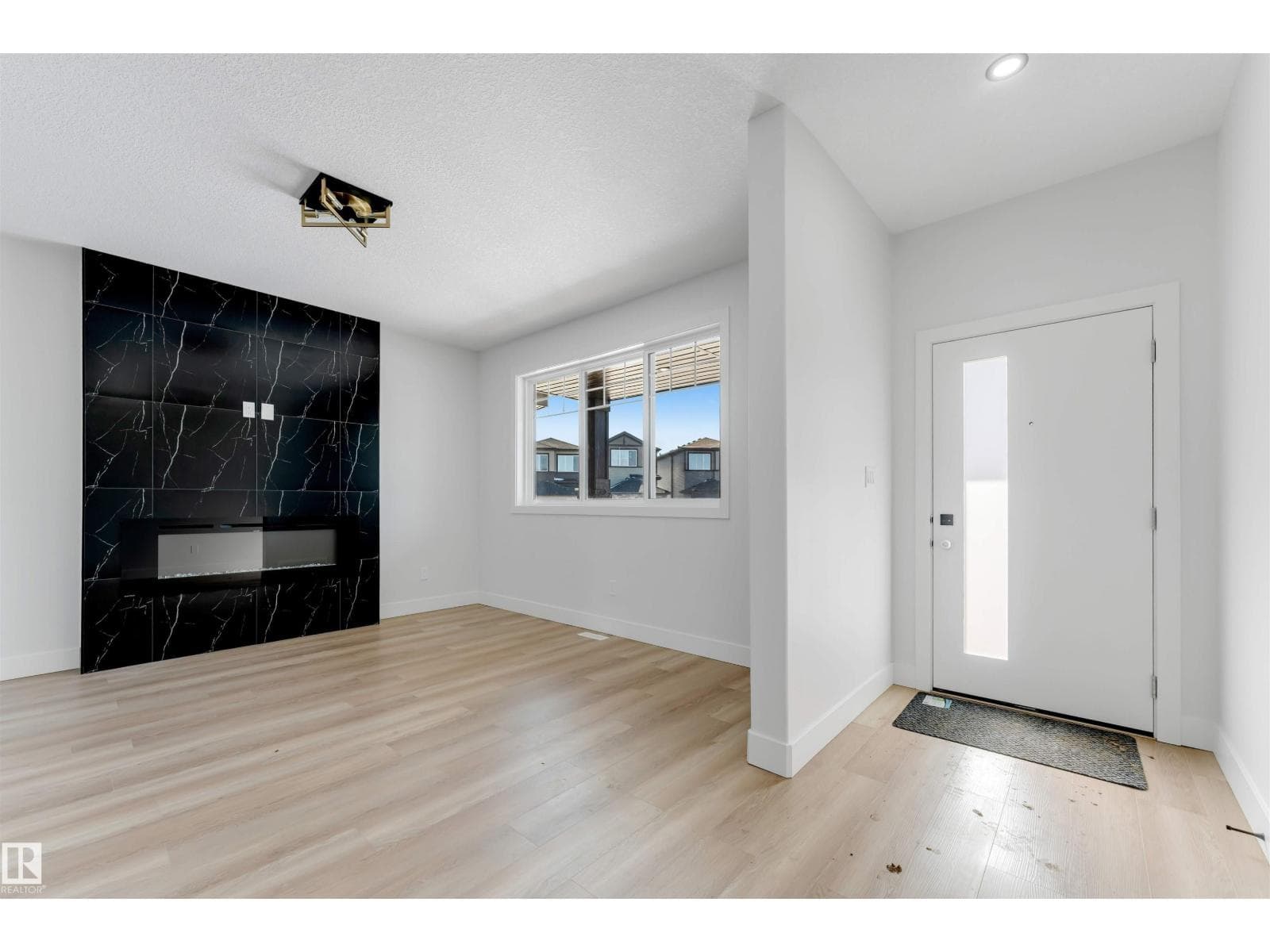 22932 80 AV NW photo 3
