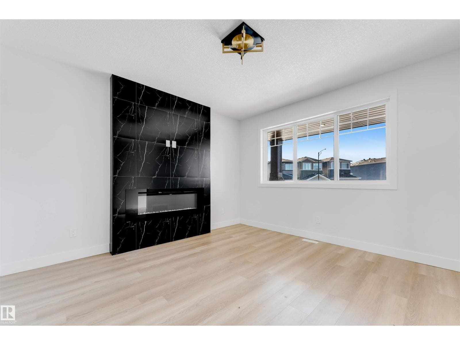 22932 80 AV NW photo 4