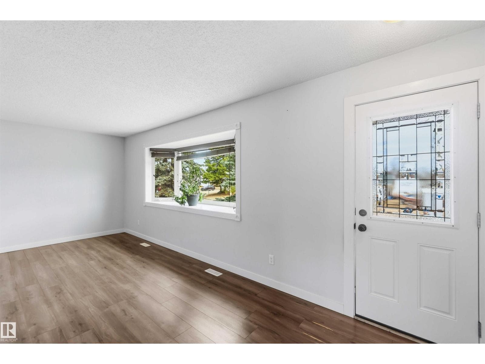 17 Windsor ST photo 5