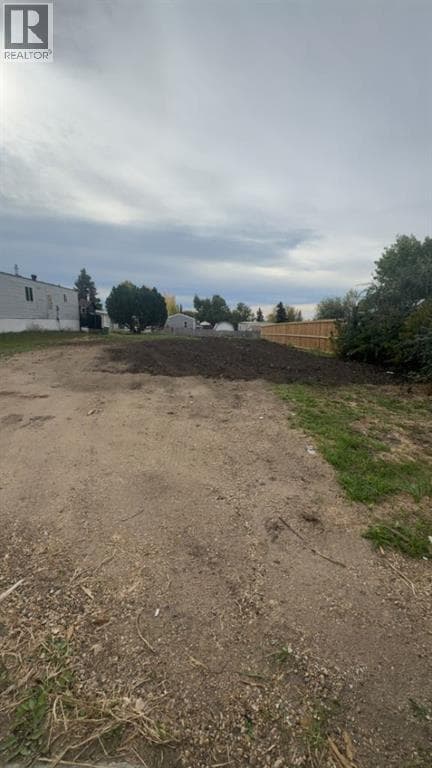 9729 120 Avenue photo 2