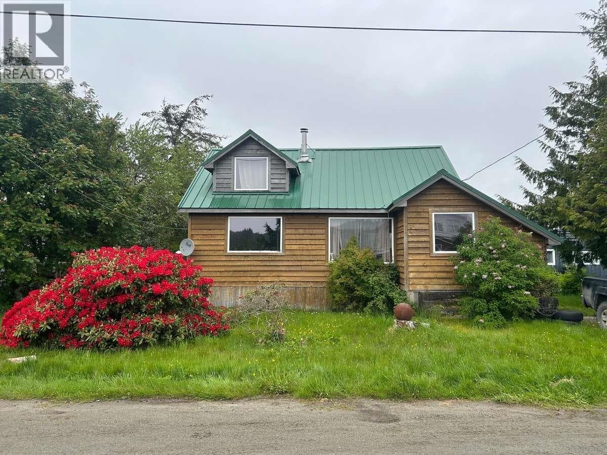 2 bed 1 bath single family at 1567 DELKATLA STREET — $395,000
