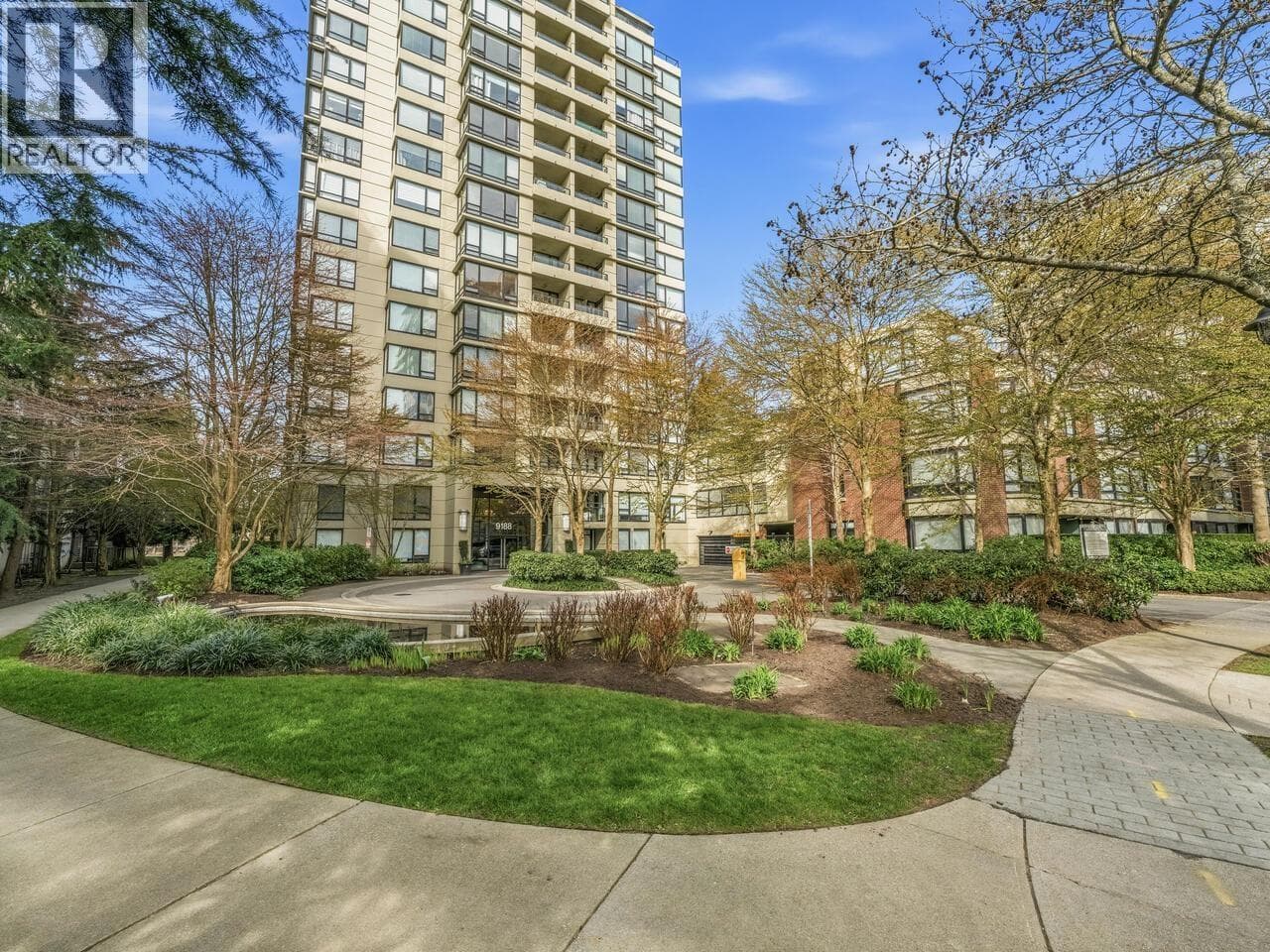 1705 9188 HEMLOCK DRIVE photo 3