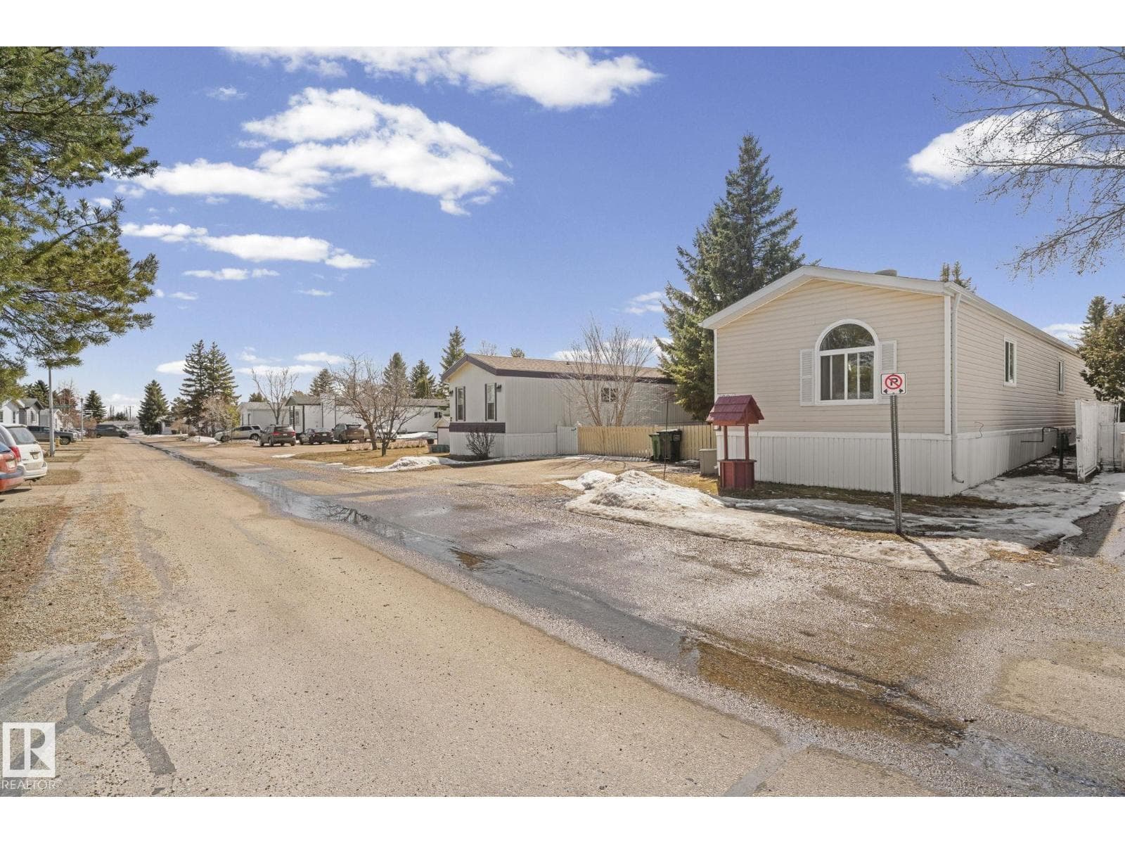 66 Evergreen Park NE photo 2