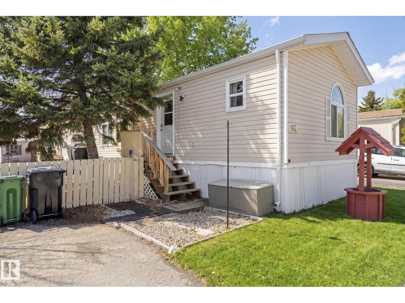 66 Evergreen Park NE photo 3
