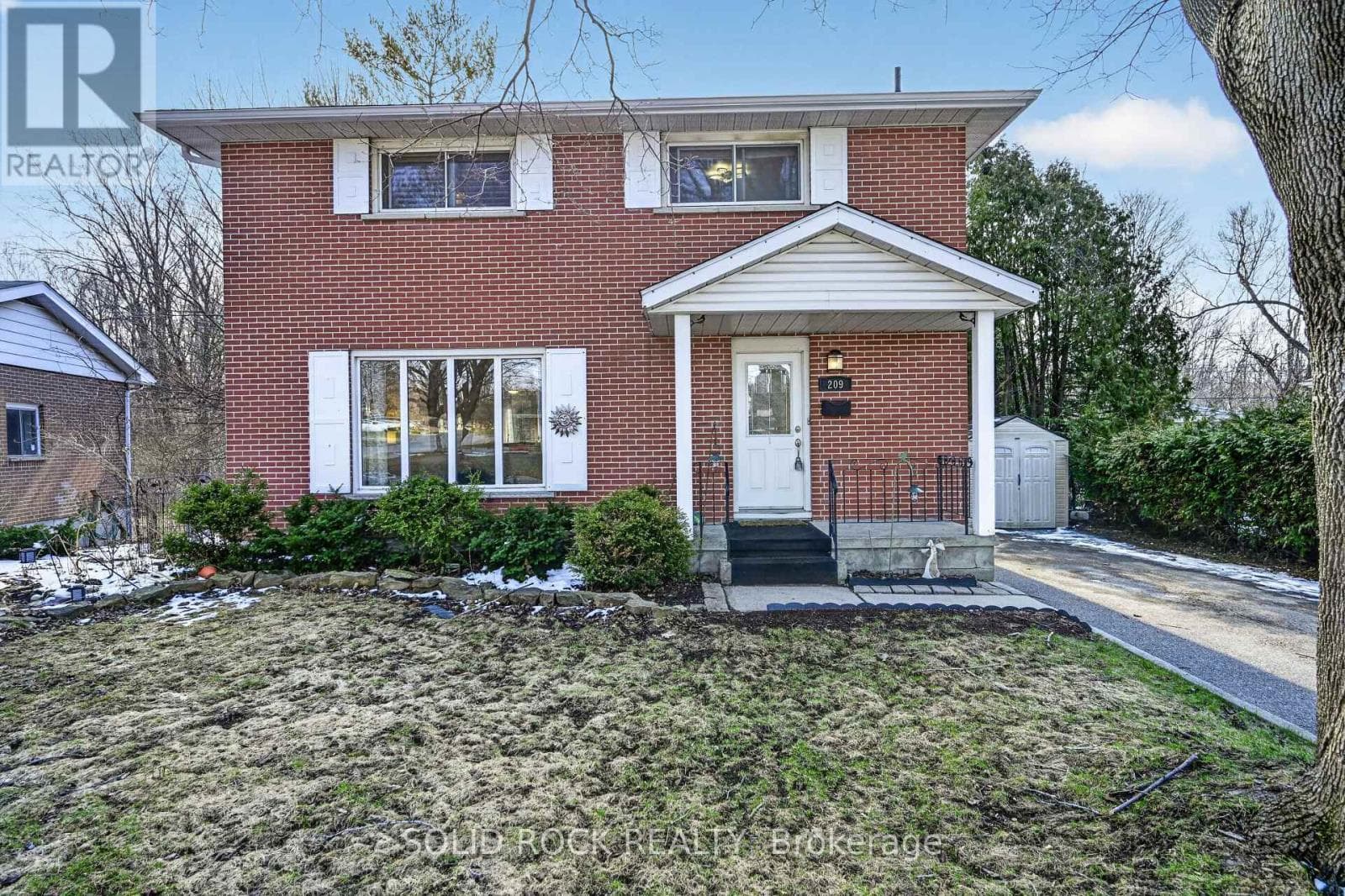 209 REYNOLDS DRIVE E photo 3