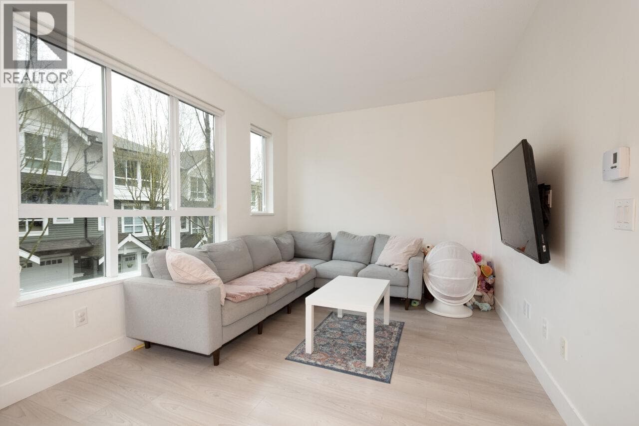116 1460 SOUTHVIEW STREET photo 2