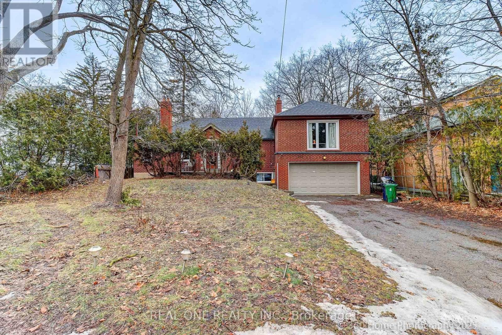 212 CUMMER AVENUE photo 2