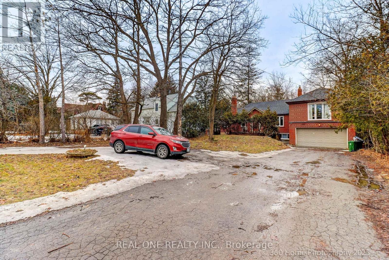 212 CUMMER AVENUE photo 4