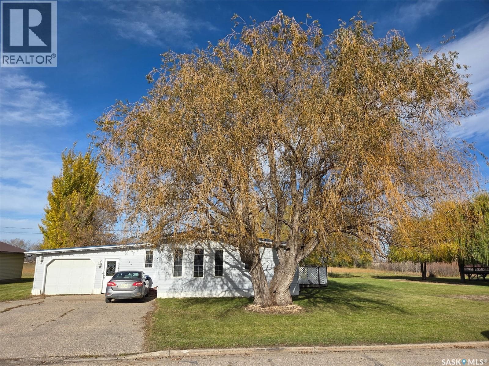 720 Maple DRIVE