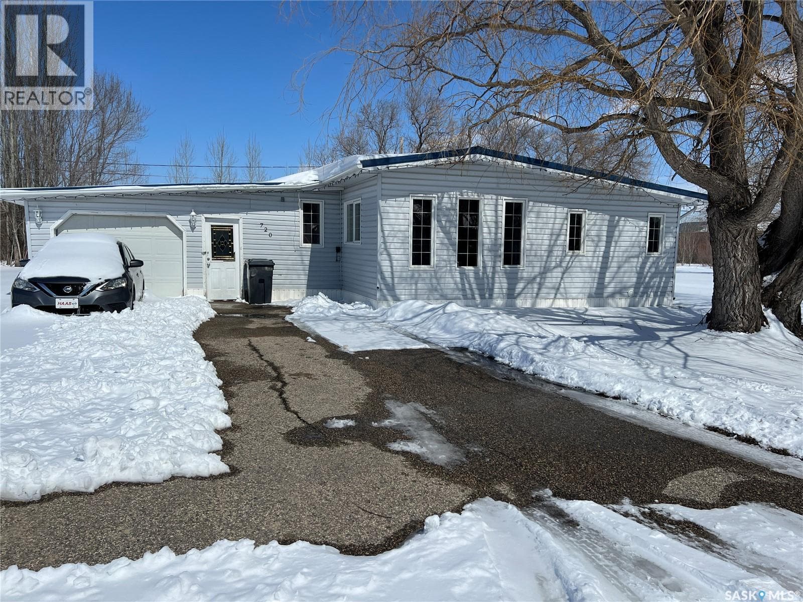 720 Maple DRIVE — photo 2