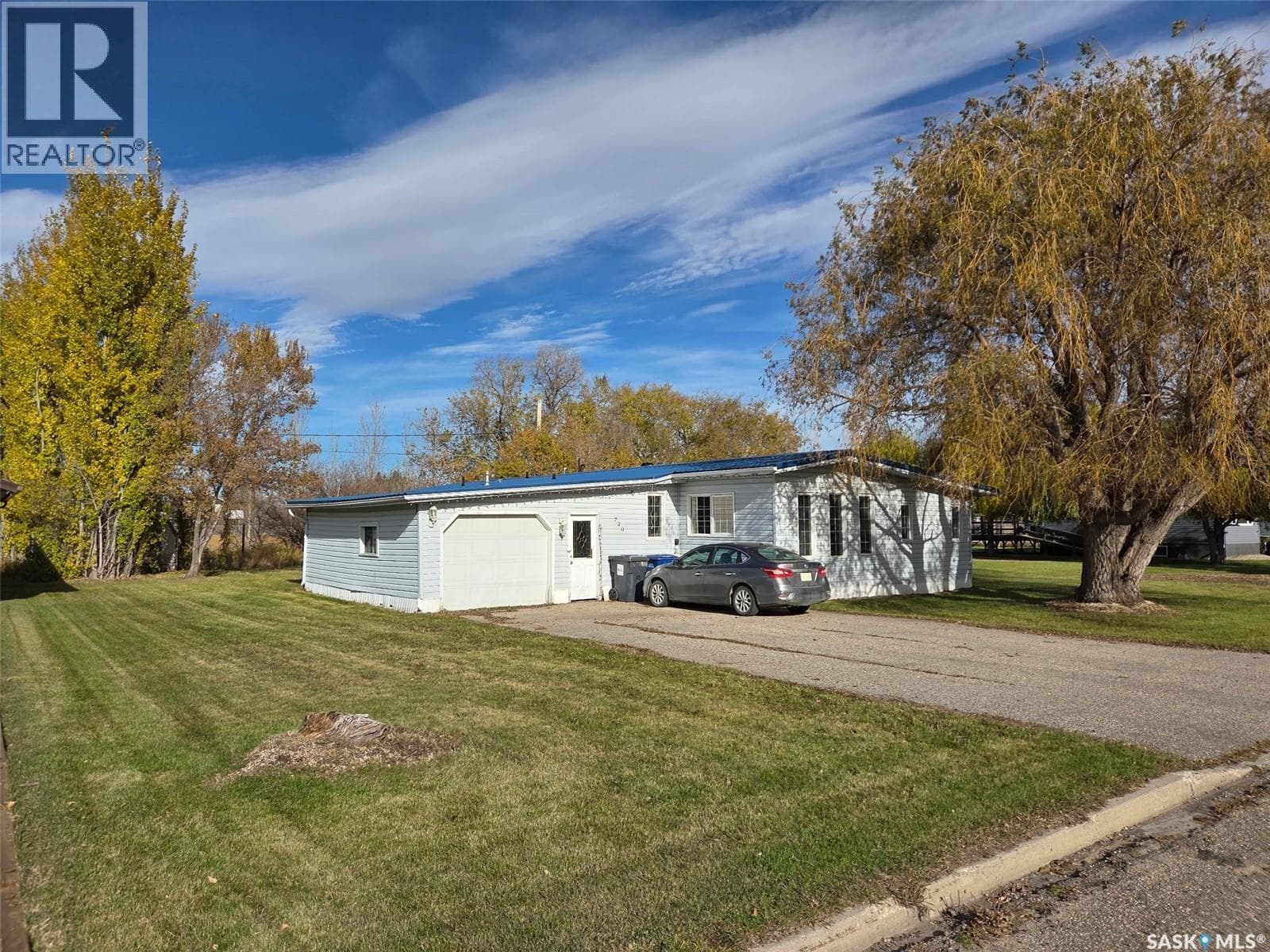 720 Maple DRIVE — photo 3