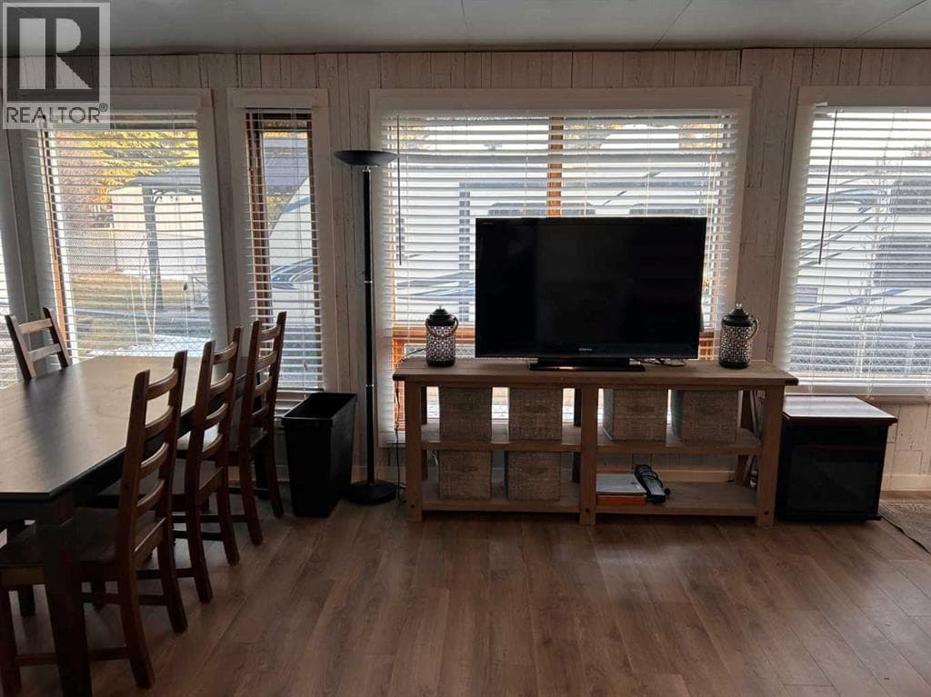 186 2540 TWP 353 photo 3