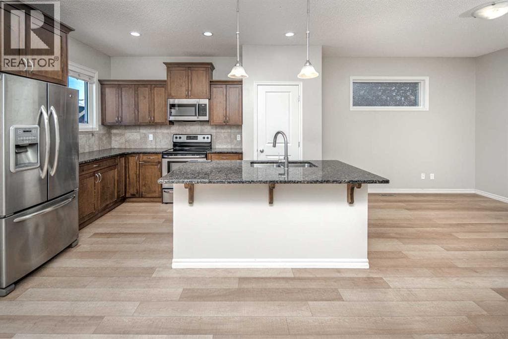 88 Legacy Mews SE photo 2