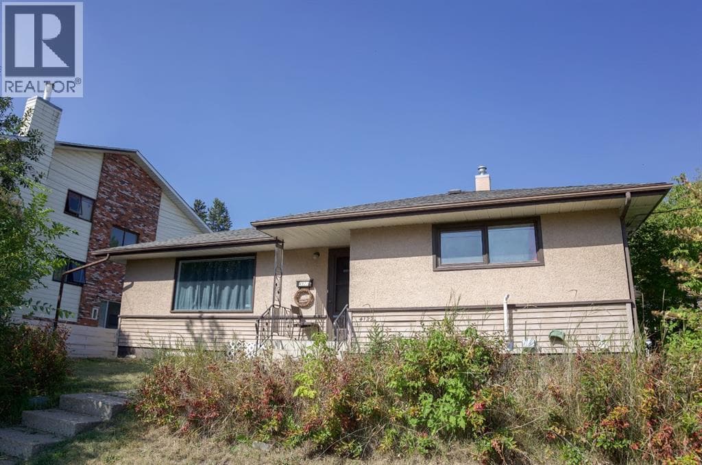 4122 50 Street photo 2