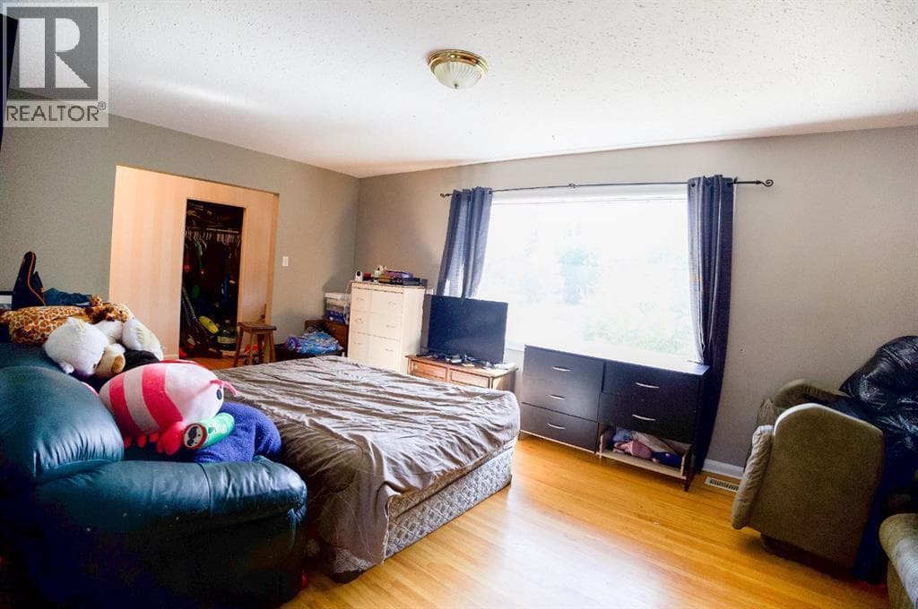 4122 50 Street photo 5