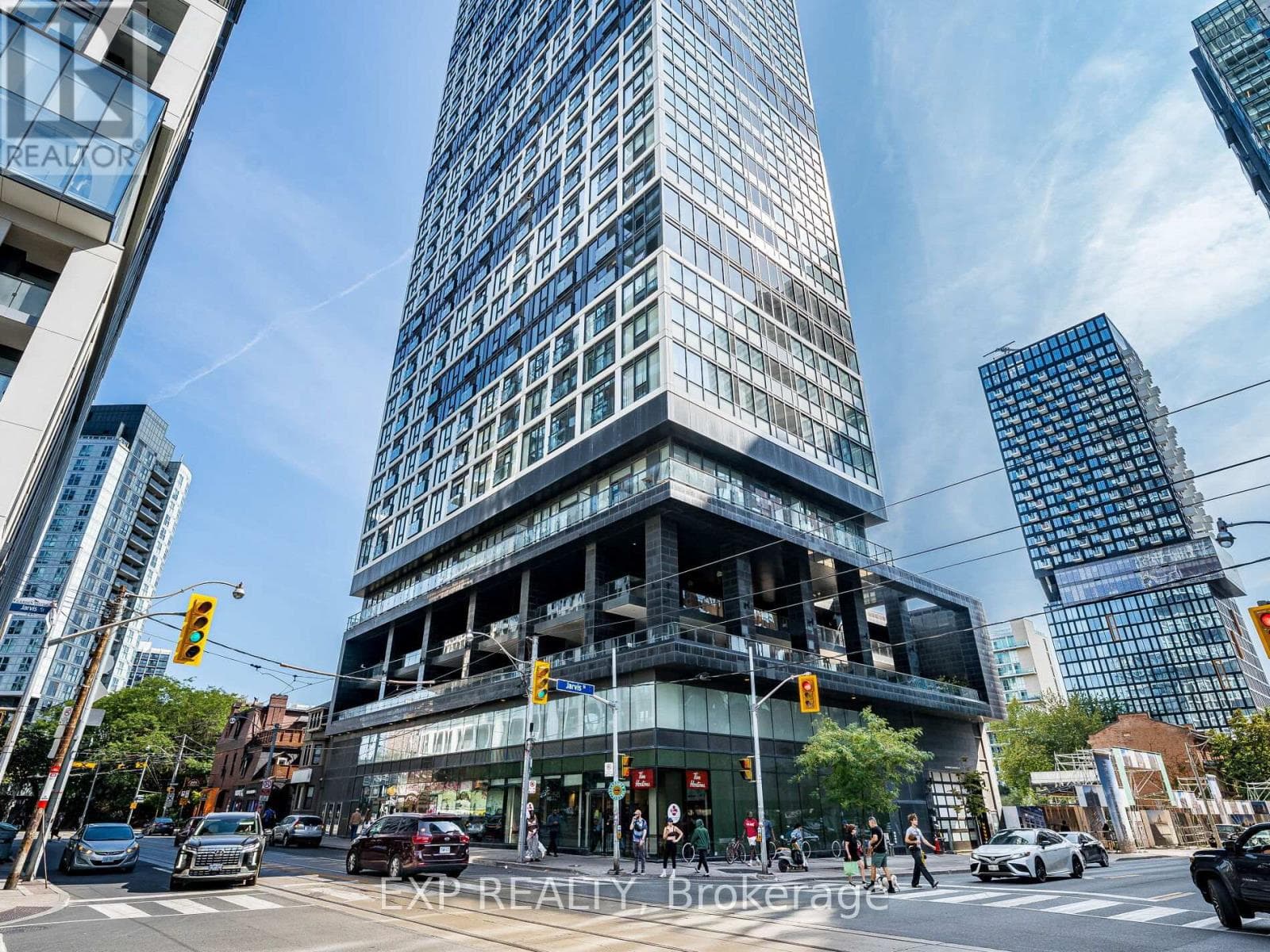 1 bed 1 bath single family at 3708 - 181 DUNDAS STREET E — $410,000