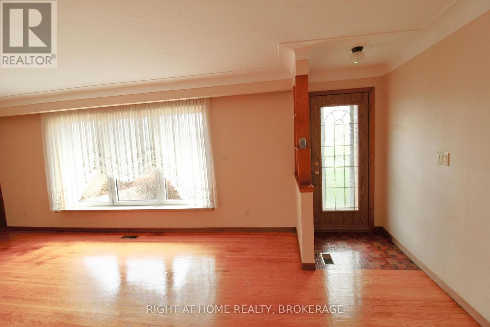 12 LORNE AVENUE photo 3