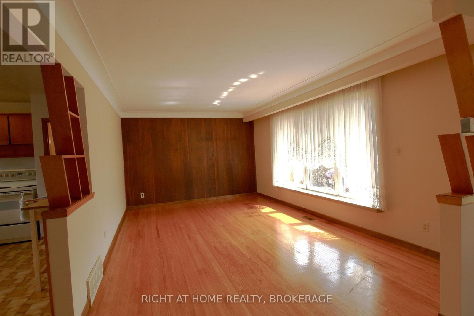 12 LORNE AVENUE photo 4