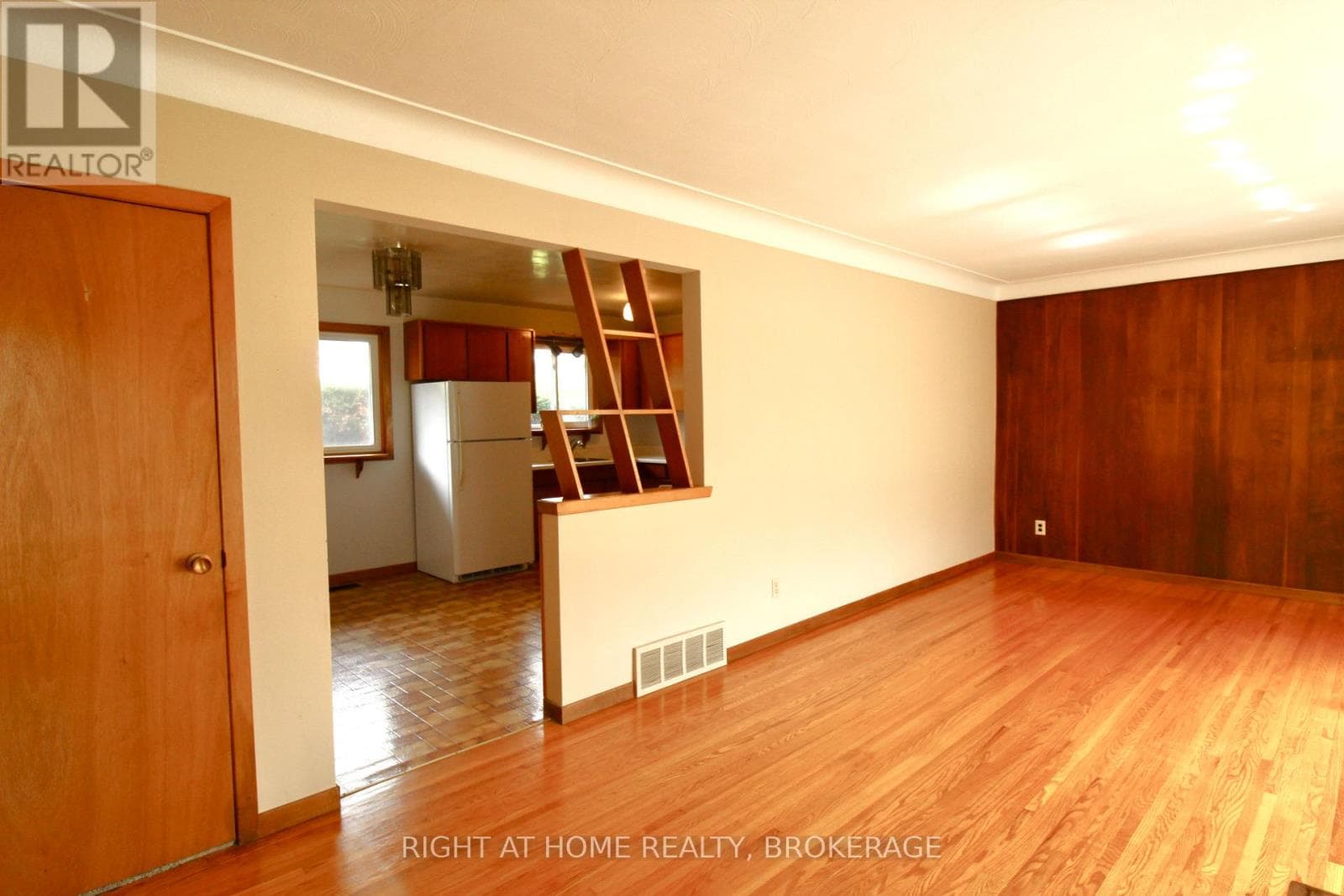 12 LORNE AVENUE photo 5