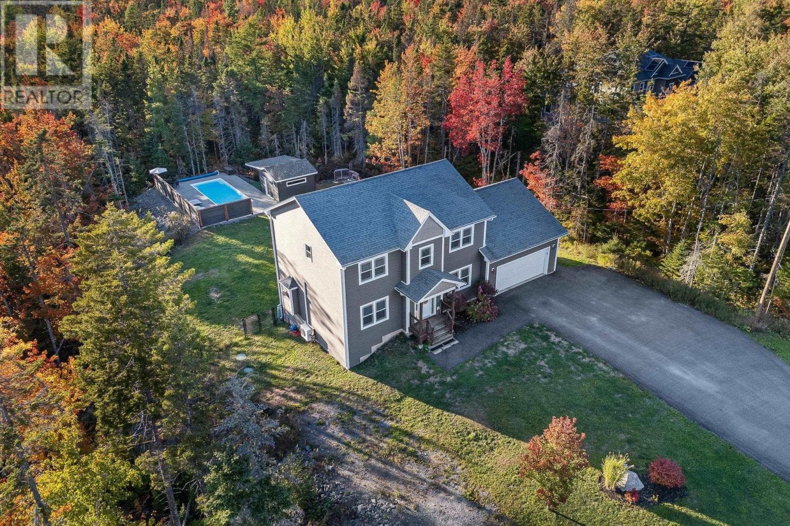 196 Confederation Avenue photo 3