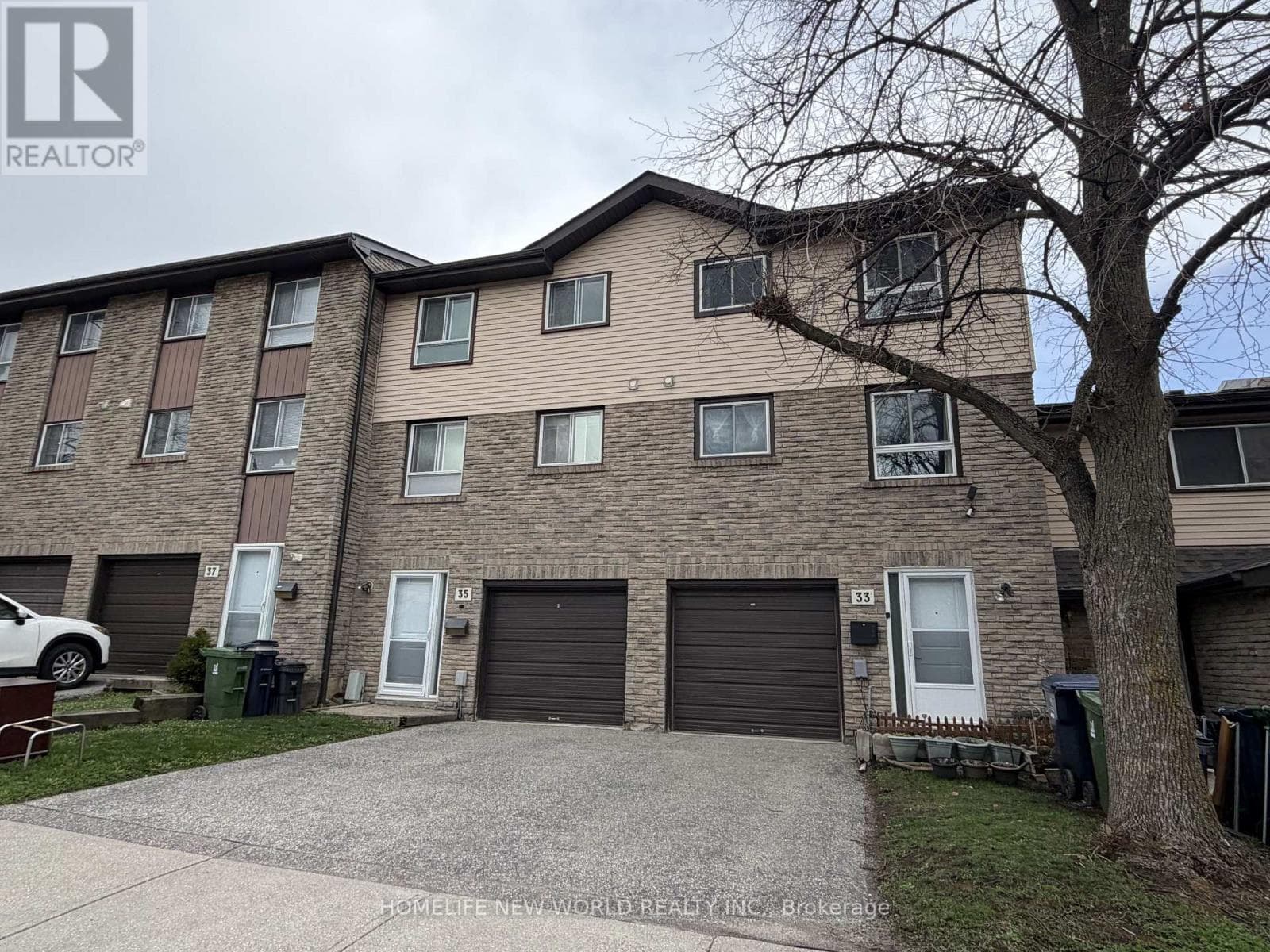 35 - 1121 SANDHURST CIRCLE photo 2