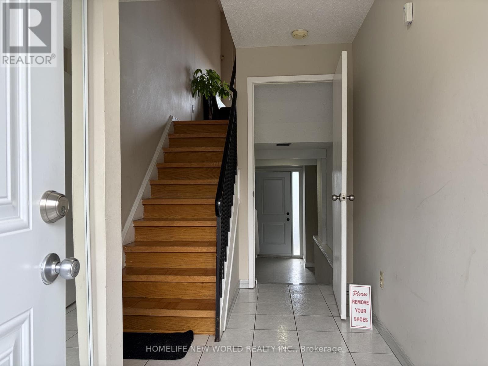 35 - 1121 SANDHURST CIRCLE photo 3