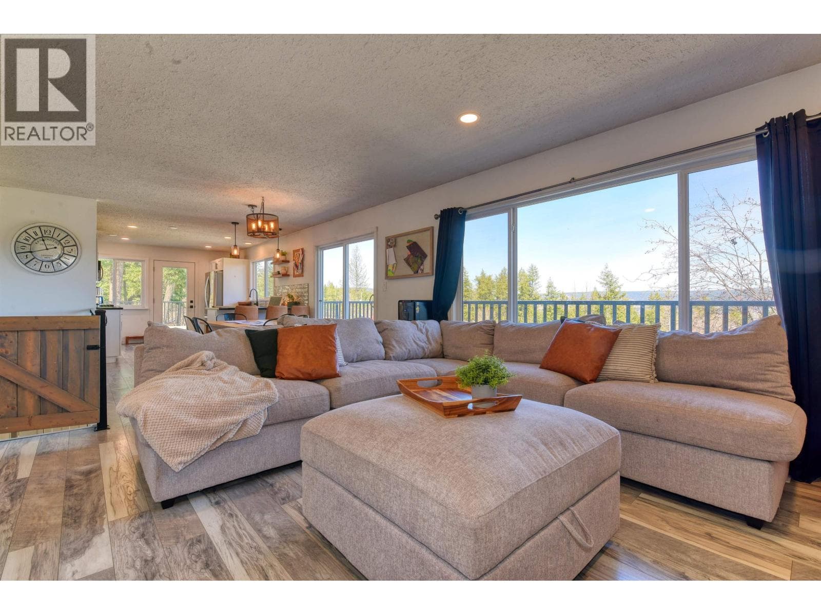 804 SHAW ROAD photo 3
