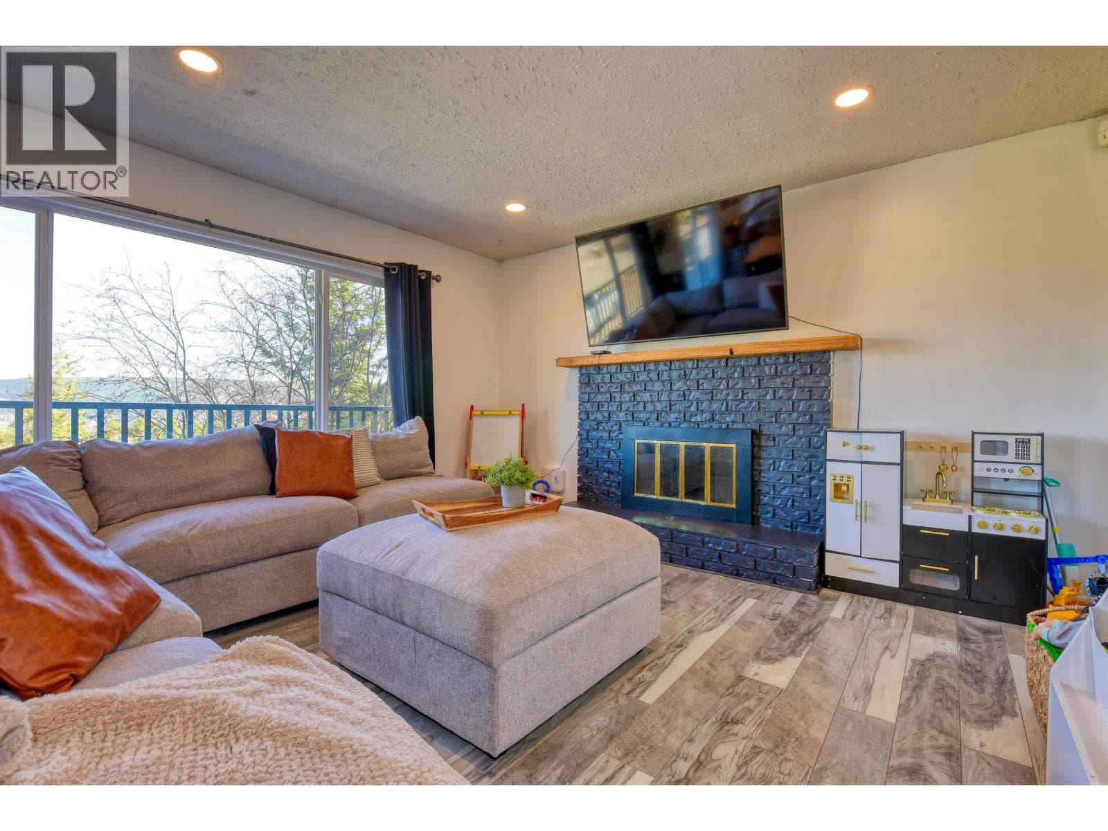 804 SHAW ROAD photo 2
