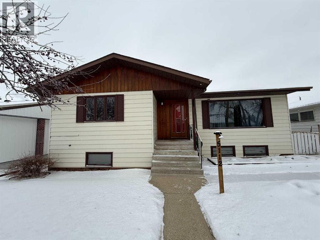 5112 55 Ave photo 2