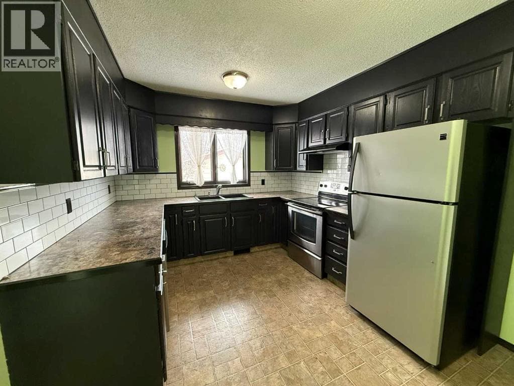 5112 55 Ave photo 5