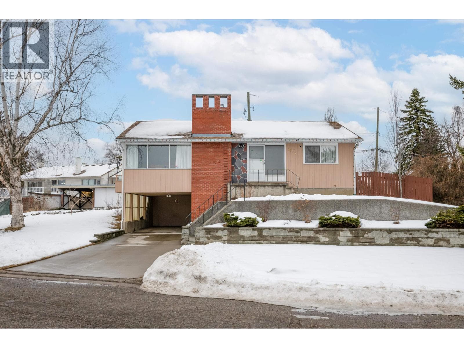 1573 EDMONTON STREET photo 2