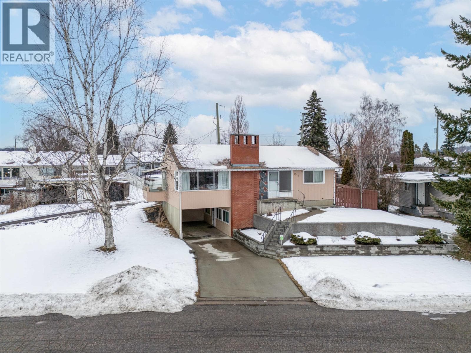 1573 EDMONTON STREET photo 3