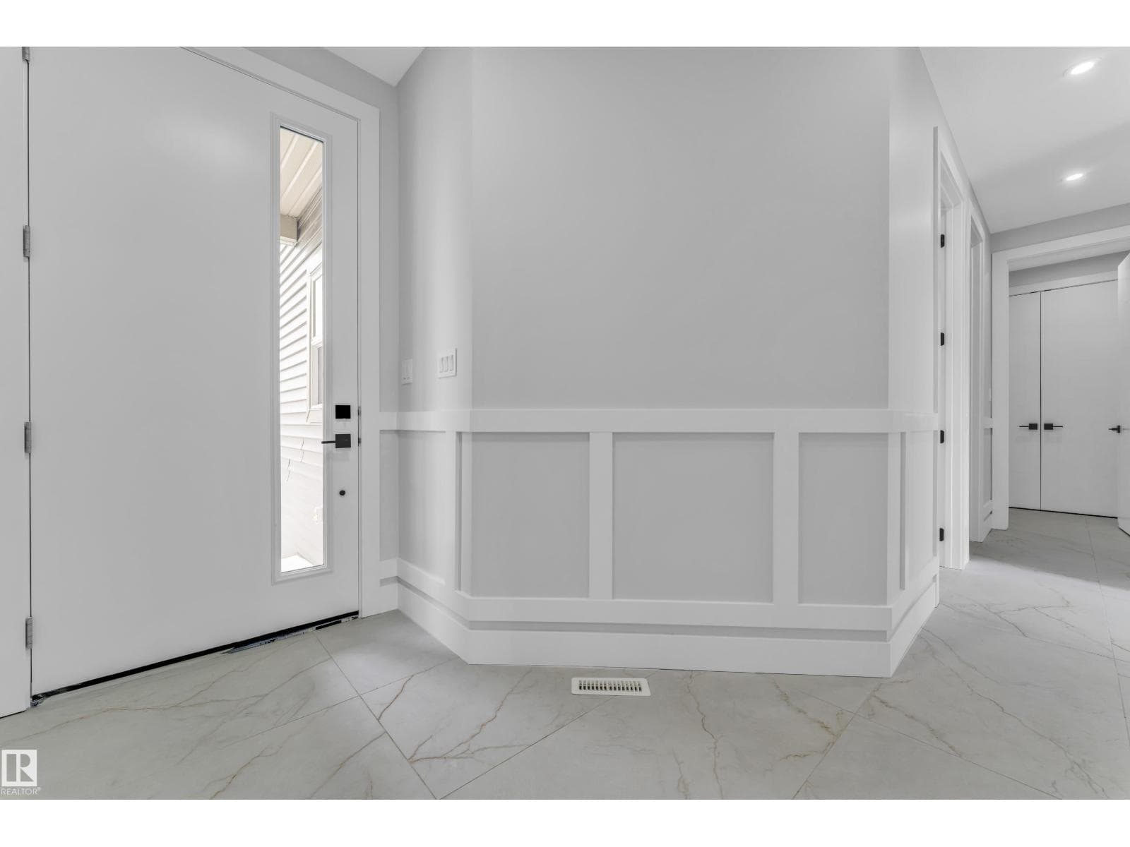 2611 62 AV NE photo 4