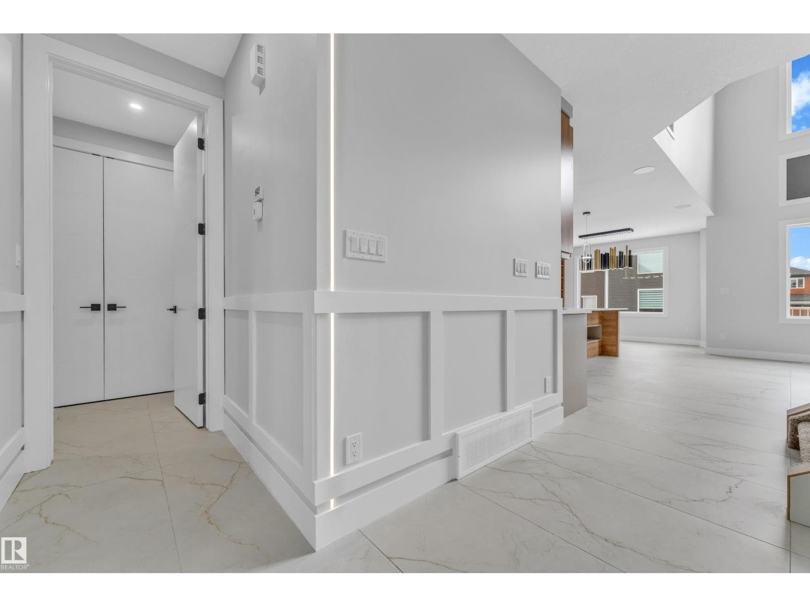 2611 62 AV NE photo 5