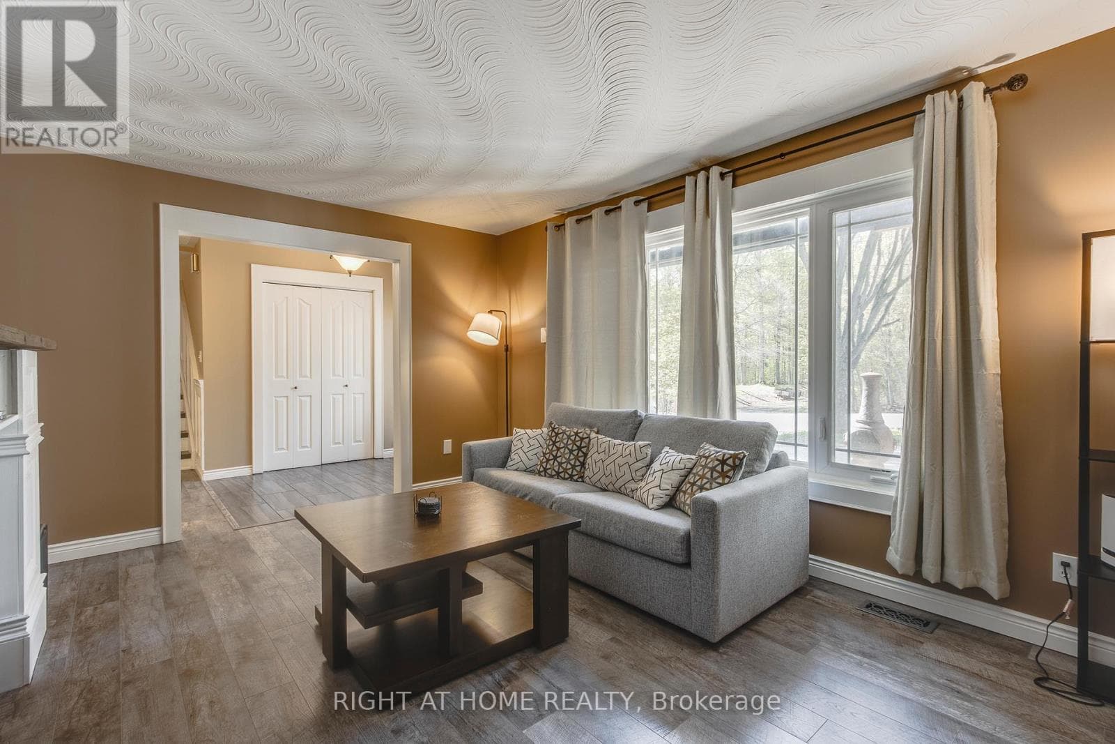 119 TIMCOURT DRIVE photo 4