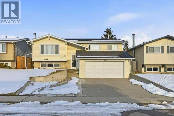 171 Rundlefield Crescent NE photo 2