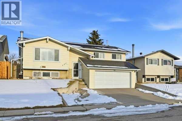171 Rundlefield Crescent NE photo 3