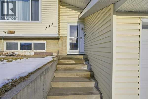 171 Rundlefield Crescent NE photo 4