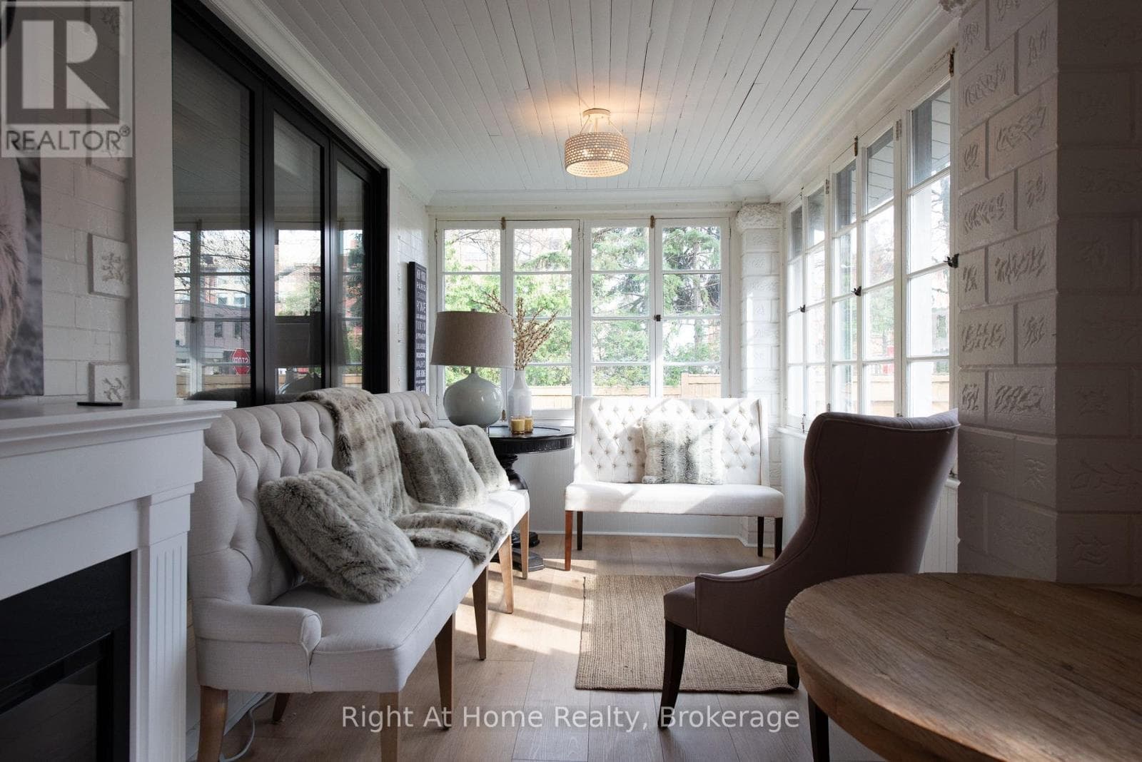 139 ALLAN STREET photo 2