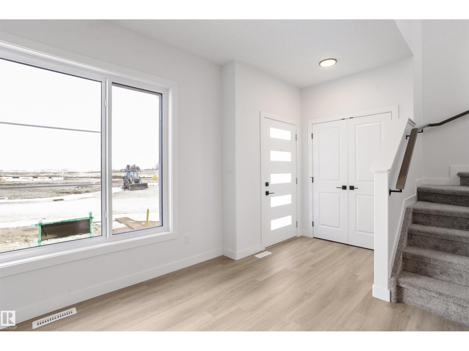 463 Bank WD photo 4