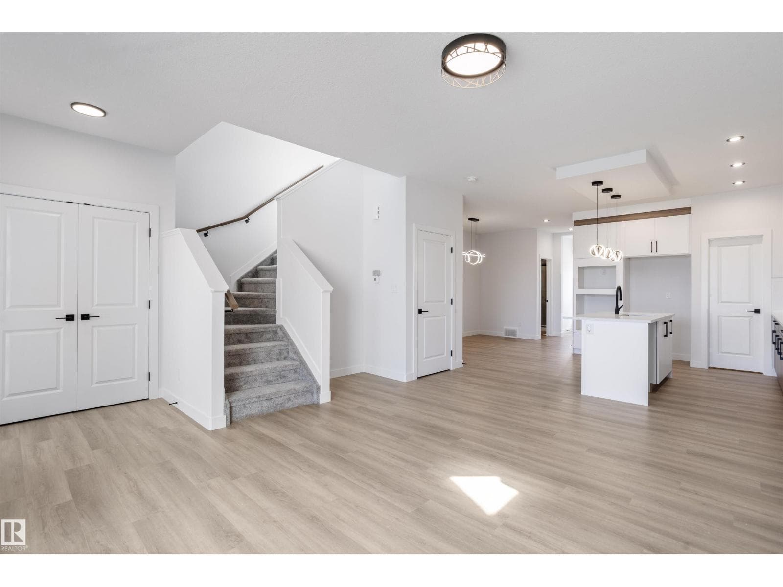 463 Bank WD photo 5