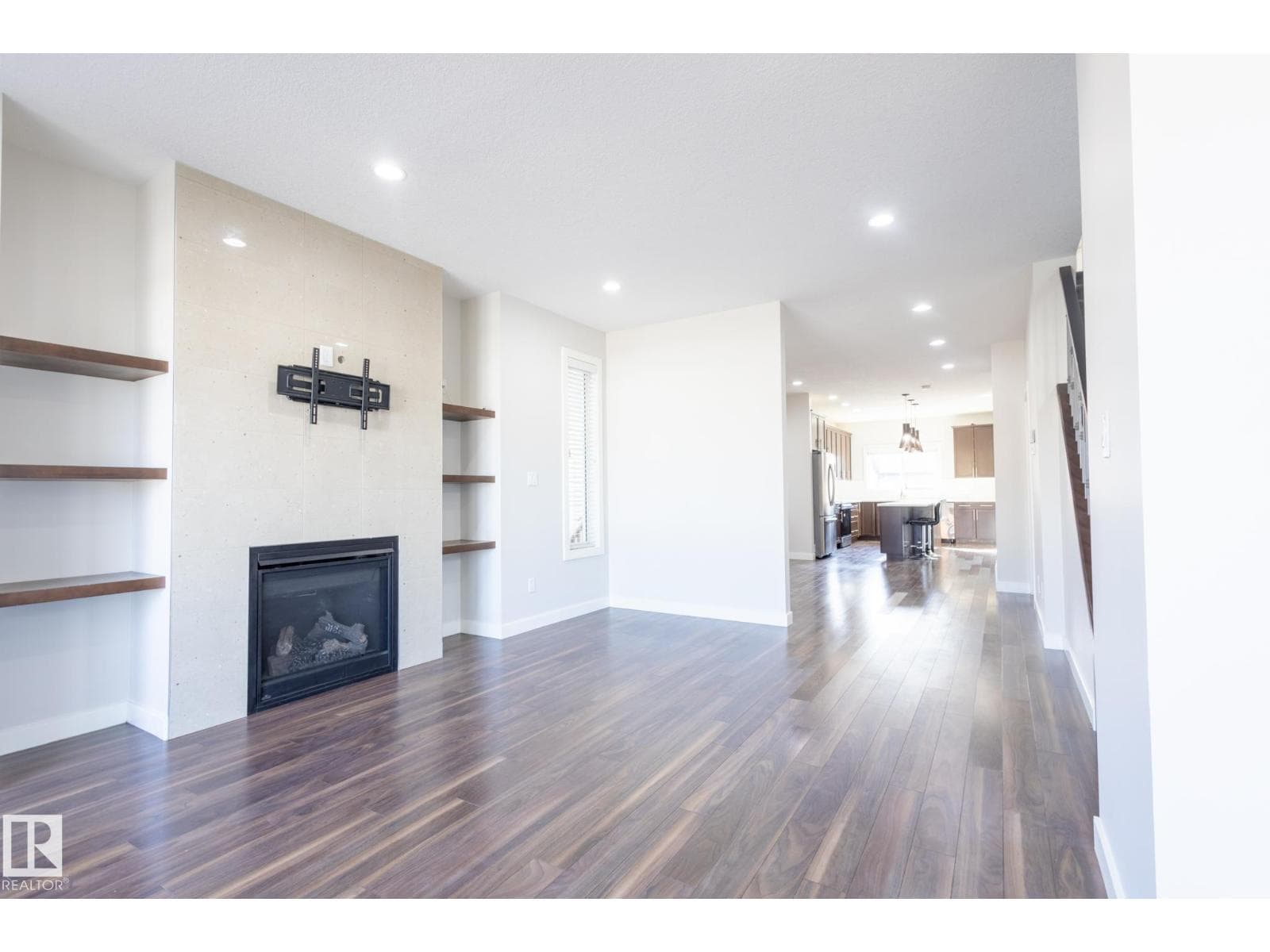 12212 124 ST NW photo 5