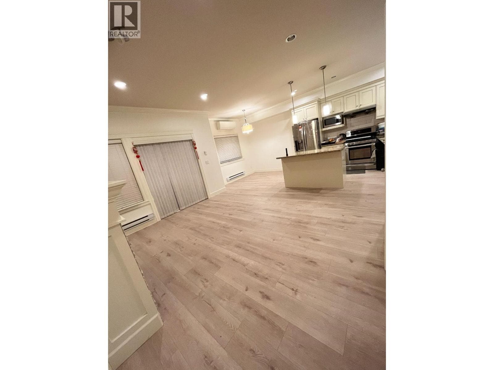 10 8091 WILLIAMS ROAD photo 4