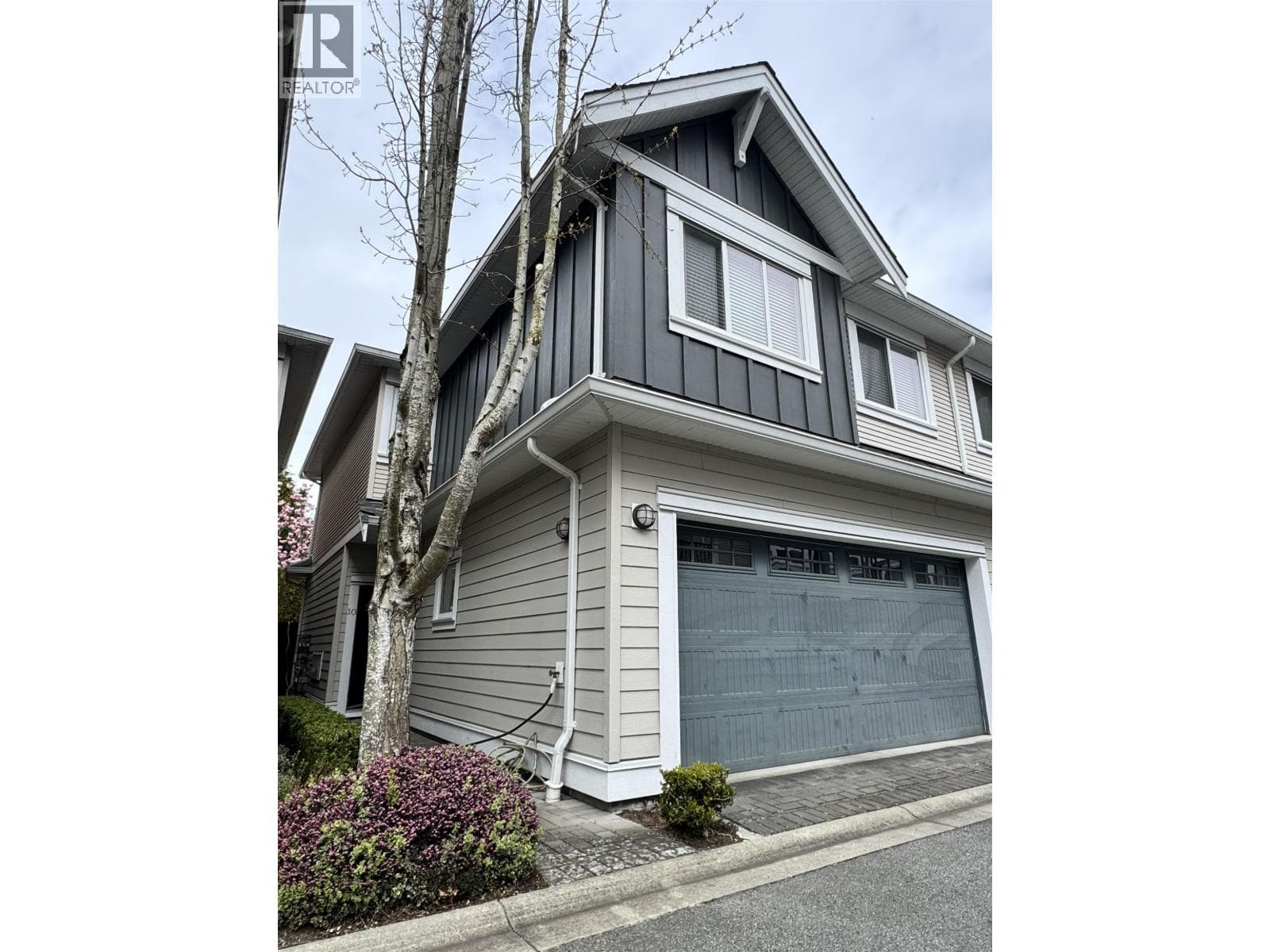 10 8091 WILLIAMS ROAD photo 2